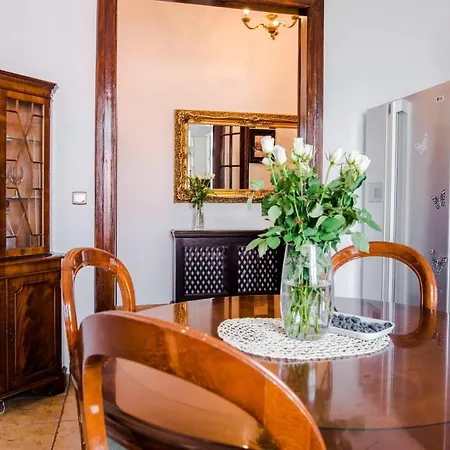 Halby Luxury Chmielna 73b Varşova