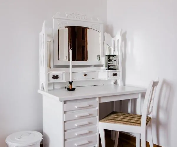 Halby Luxury Chmielna 73b * Varşova