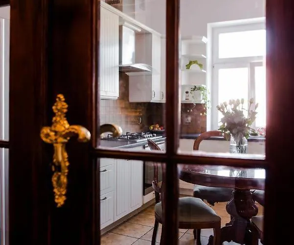 Halby Luxury Chmielna 73b Varşova